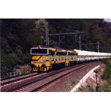 Motorové lokomotivy 753.723-6 s vozy Lafarge u Řeže - květen 2007