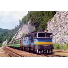 Motorová lokomotiva 750.238 ve st. Harmanec - červenec 2002